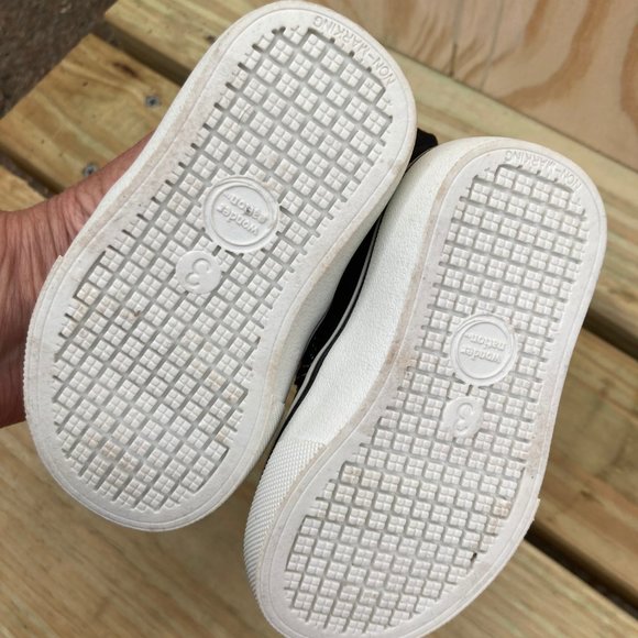 Wonder Nation Toddler Size 3 Canvas Shoes, Black - Picture 3 of 5